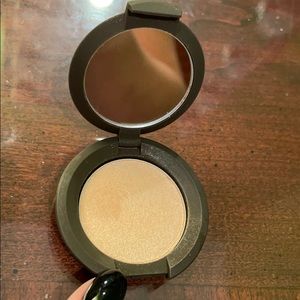 Becca shimmering skin perfector pressedhighlighter